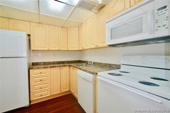 9440 Fontainebleau Blvd-Unit -204 in Miami, FL - Building Photo - Building Photo