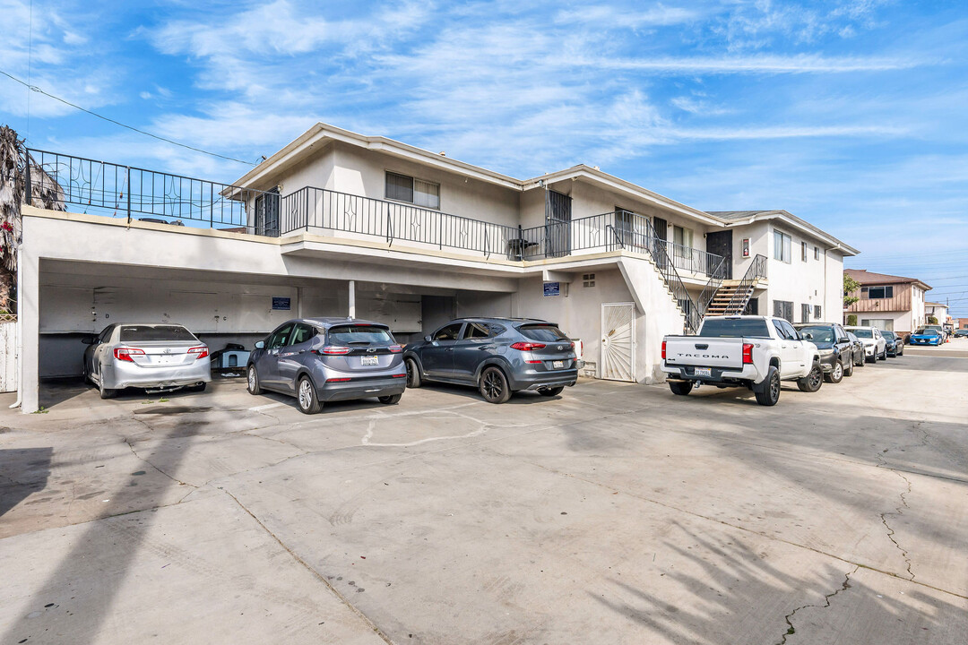 12717 Cranbrook Ave in Hawthorne, CA - Building Photo