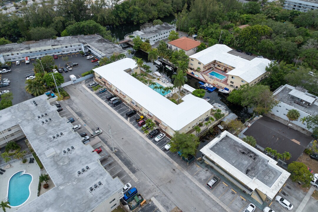 Venice Arms in North Miami, FL - Foto de edificio