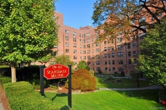 180 Garth Rd in Scarsdale, NY - Building Photo - Building Photo
