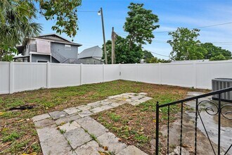 2404 Corrine St in Tampa, FL - Building Photo - Building Photo