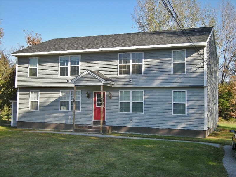 521 Bay Rd in Colchester, VT - Building Photo