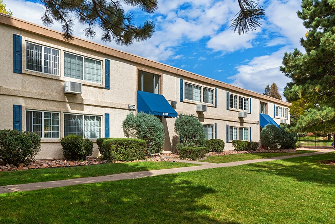 Esperanza Village Apartments in Colorado Springs, CO - Foto de edificio