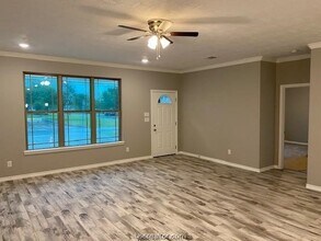 509 E Pruitt St in Bryan, TX - Foto de edificio - Building Photo