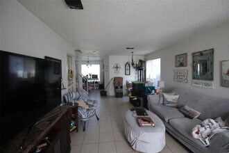 808 Angleton Cove in Austin, TX - Foto de edificio - Building Photo