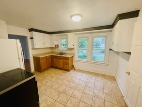 614 Kenwood Ave, Unit 2 in Delmar, NY - Building Photo - Building Photo