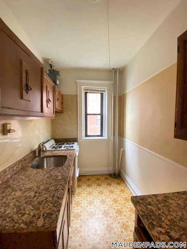 17-19 Washington St. in Malden, MA - Foto de edificio - Building Photo