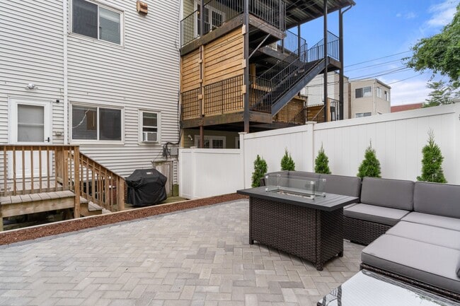 26 Bremen St in Boston, MA - Building Photo - Building Photo