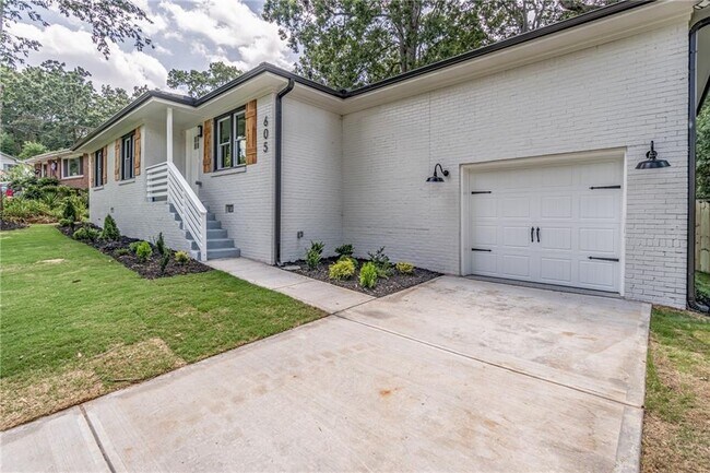 605 Blake Ave SE in Atlanta, GA - Building Photo - Building Photo