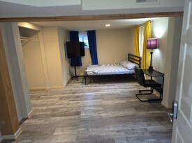 20729 1st Ave S in Normandy Park, WA - Building Photo