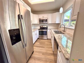 4204 Candle Sunrise Dr in San Antonio, TX - Building Photo - Building Photo