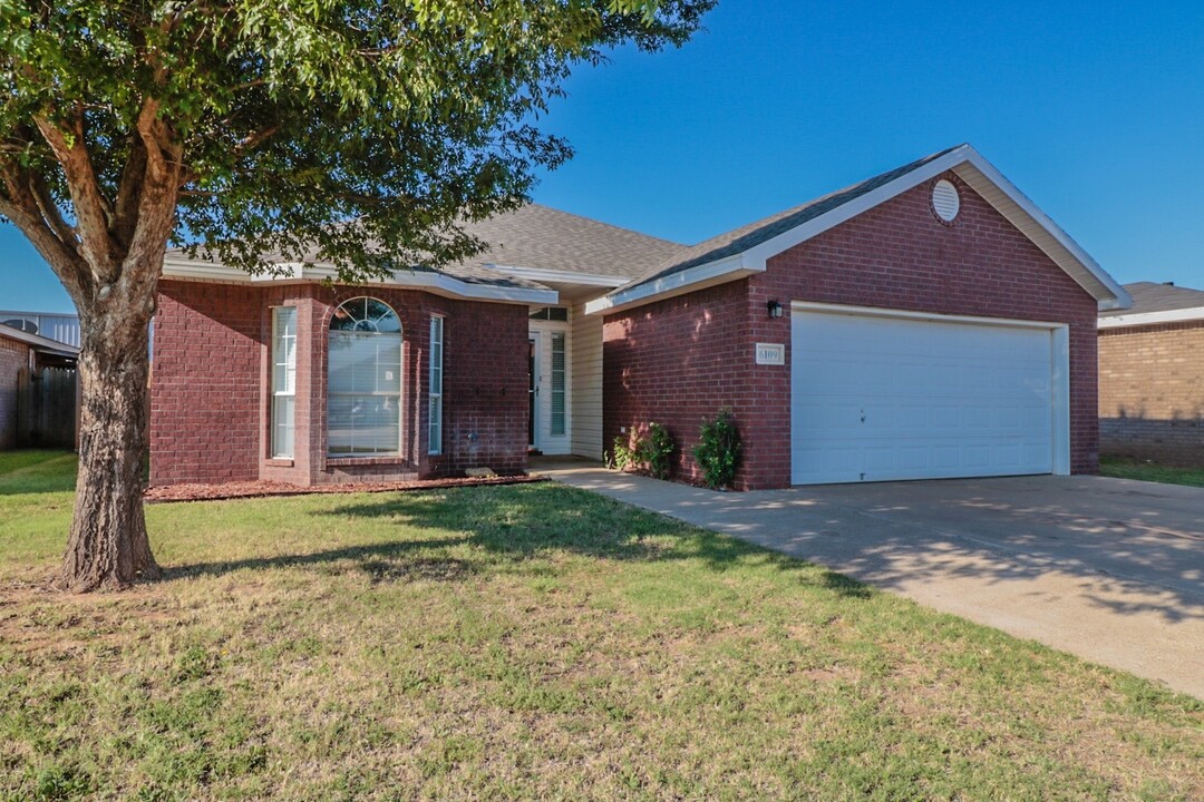 6109 18th St in Lubbock, TX - Building Photo