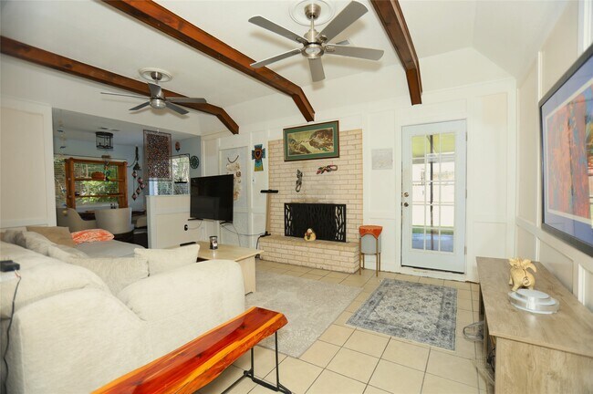 354 S Amherst Dr in West Columbia, TX - Building Photo - Building Photo