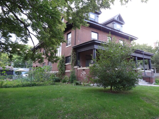 1900 Colfax Ave S, Unit 5 in Minneapolis, MN - Building Photo - Building Photo