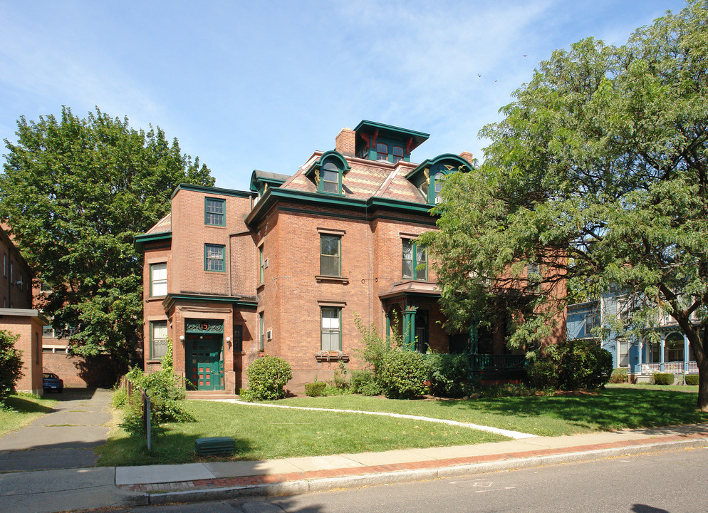 15 Charter Oak Pl in Hartford, CT - Building Photo