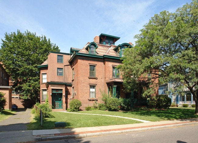 15 Charter Oak Pl Apartments Hartford Ct For Rent