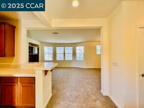 34 Warhol Way in Pleasant Hill, CA - Building Photo - Building Photo