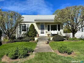 40 Parkway S in New London, CT - Building Photo