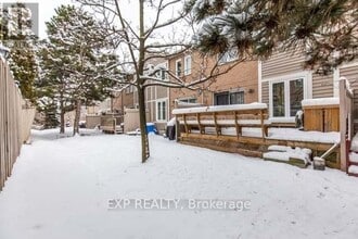 833 Scollard Ct in Mississauga, ON - Building Photo - Building Photo