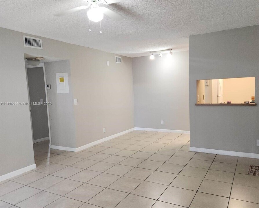 3776 N University Dr in Coral Springs, FL - Building Photo