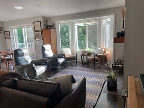 280 NW Holly St, Unit 4 in Issaquah, WA - Building Photo - Building Photo
