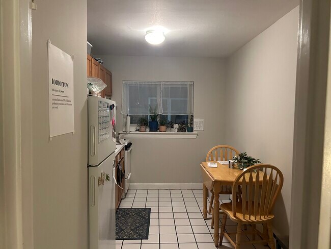 58 Selkirk Rd, Unit 5 in Boston, MA - Foto de edificio - Building Photo