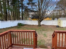 50 Neillian St in Bedford, MA - Building Photo