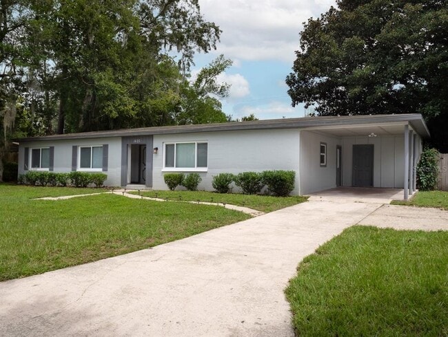 property at 1425 NE 13th St