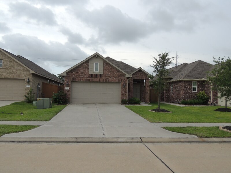 13017 Dancing Reed Dr in Texas City, TX - Building Photo