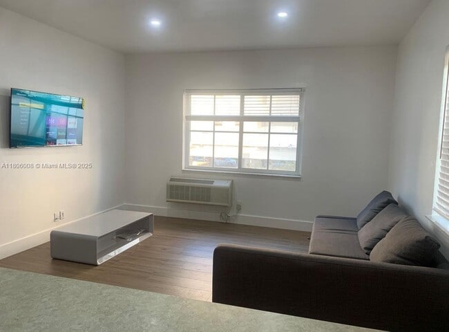 8011 Abbott Ave in Miami Beach, FL - Building Photo - Building Photo