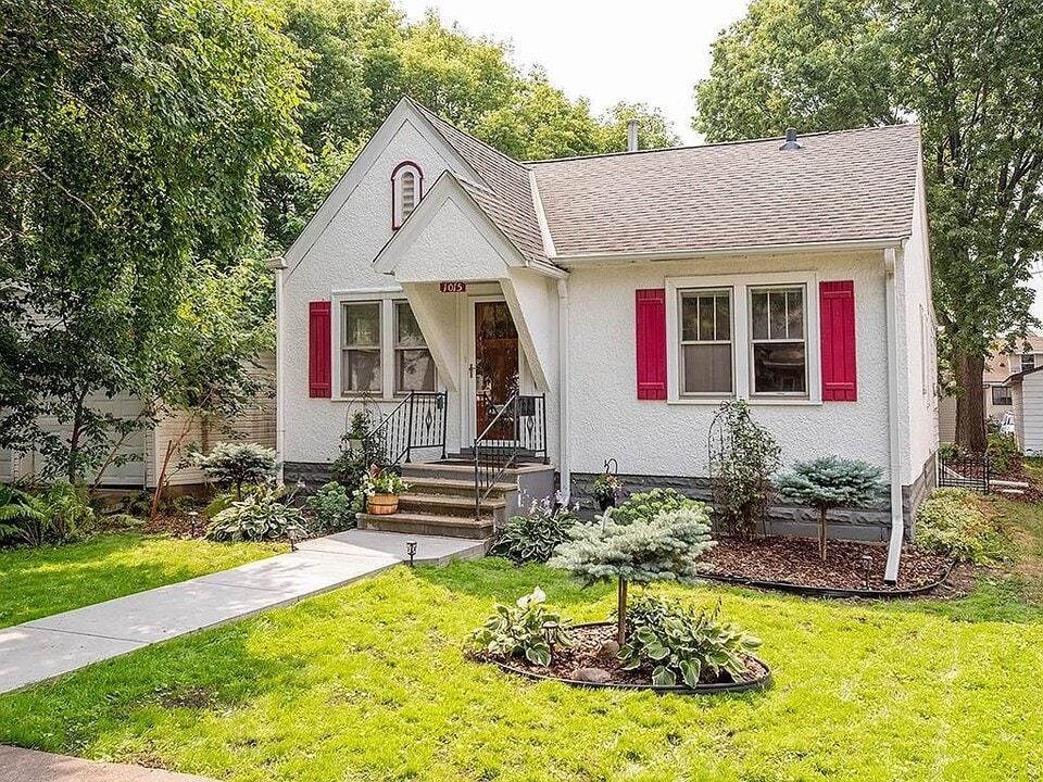 1015 20th Ave SE, Unit Whole House in Minneapolis, MN - Building Photo