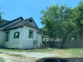 1832 Liberty St in Beaumont, TX - Building Photo - Building Photo