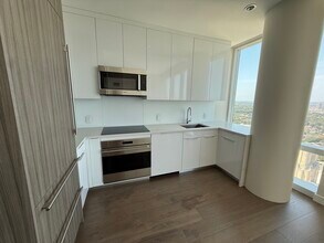 188 Brookline Ave, Unit 27G in Boston, MA - Building Photo - Building Photo