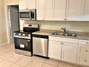 5493 Thurston Ave in Greenacres, FL - Foto de edificio - Building Photo