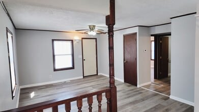 310 E Jackson St in Versailles, MO - Building Photo - Building Photo