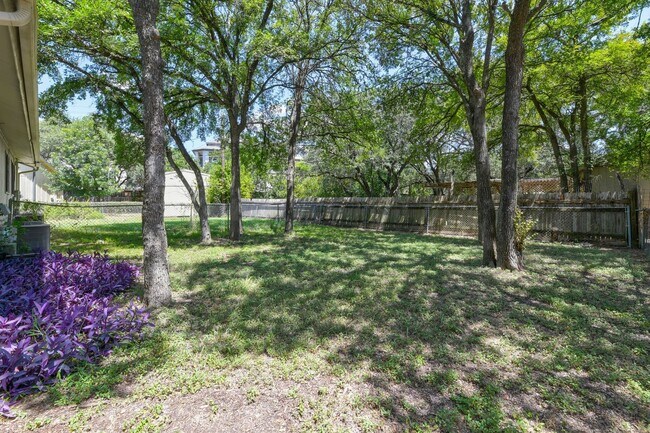 12603 Teague Trail in Austin, TX - Foto de edificio - Building Photo