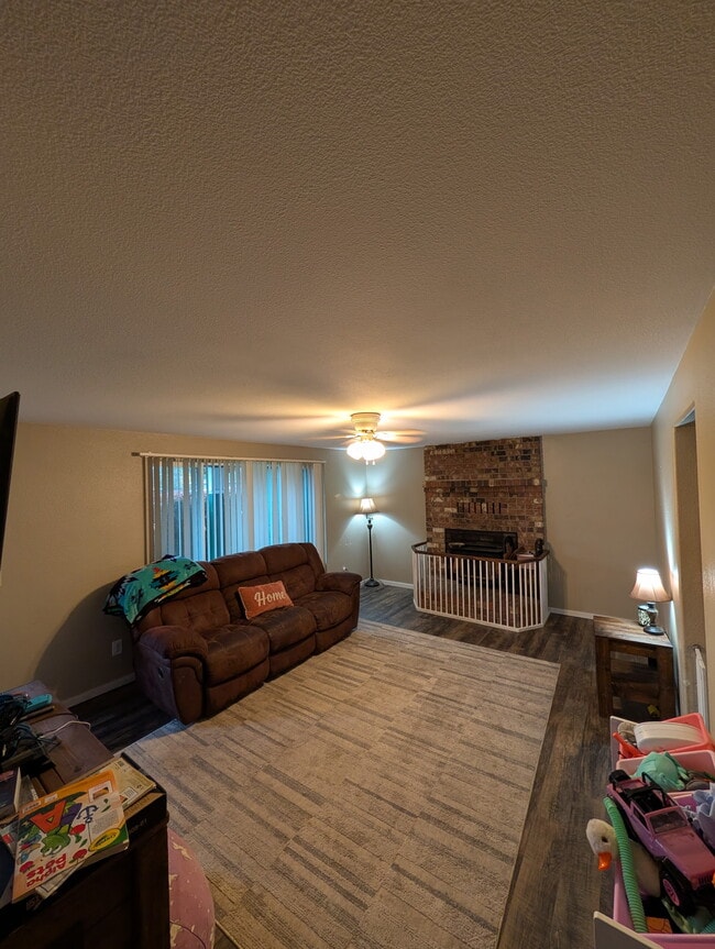 855 15th St in Lebanon, OR - Building Photo - Building Photo