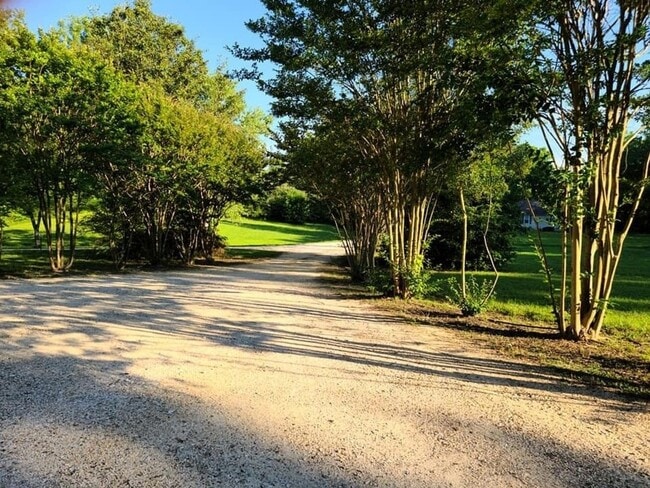 174 Schools Dr in Camden, TN - Building Photo - Building Photo