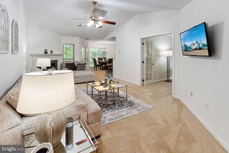 6223 Wild Swan Way in Columbia, MD - Foto de edificio - Building Photo