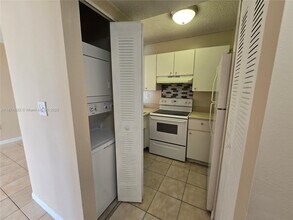 8185 NW 7th St in Miami, FL - Building Photo - Building Photo