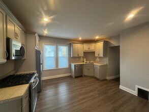 103 Webster St, Unit 2 in Malden, MA - Foto de edificio - Building Photo