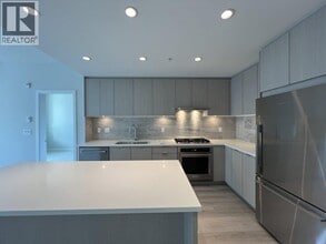 625 Cottonwood Ave in Coquitlam, BC - Building Photo - Building Photo