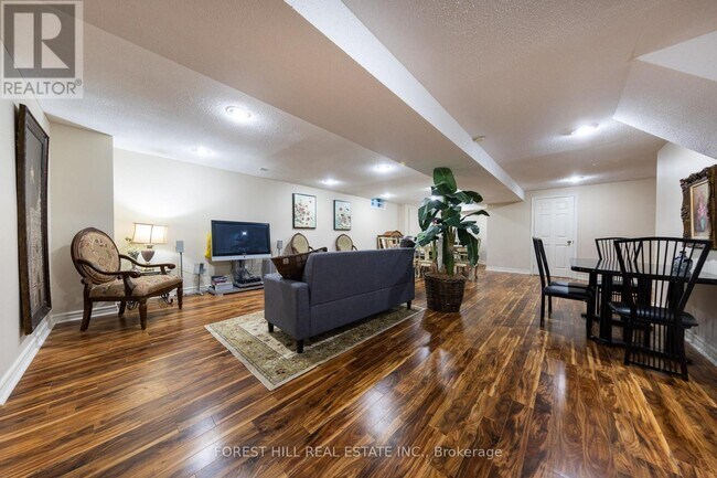 32 Hamills Crescent in Richmond Hill, ON - Building Photo - Building Photo