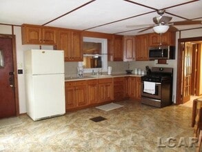 11753 Onsted Hwy in Brooklyn, MI - Foto de edificio - Building Photo