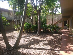 6310 SW 79th St in South Miami, FL - Building Photo - Building Photo