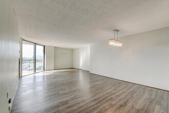 232 Harmon Cove Tower in Secaucus, NJ - Building Photo - Building Photo