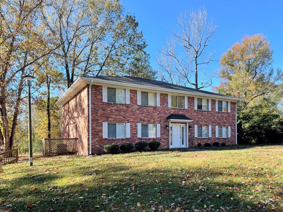 151 Albemarle Dr in Williamsburg, VA - Building Photo