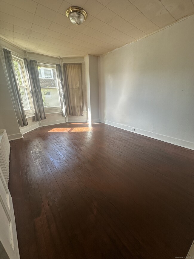 29 Woodbine St in Torrington, CT - Building Photo - Building Photo