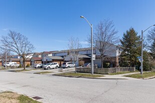 125 Brookmill Blvd in Toronto, ON - Building Photo
