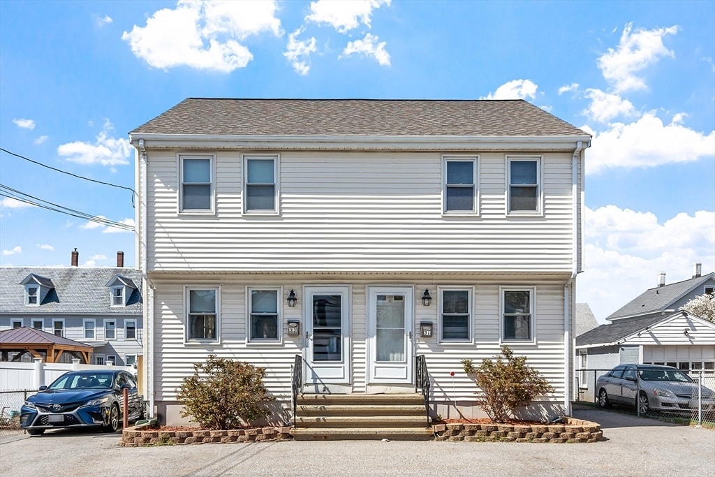 31 Blossom St in Lowell, MA - Building Photo